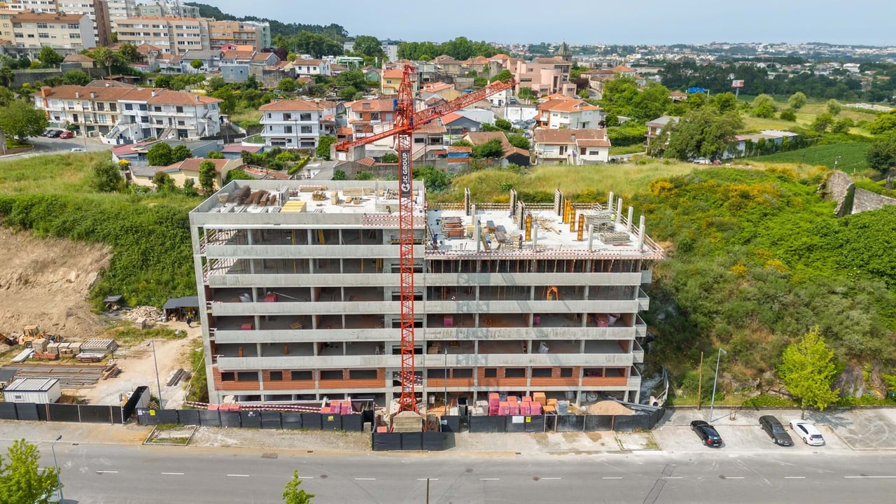 Modern 3-Bedroom Apartment with Balcony and Garage in Águas Santas, Porto Area