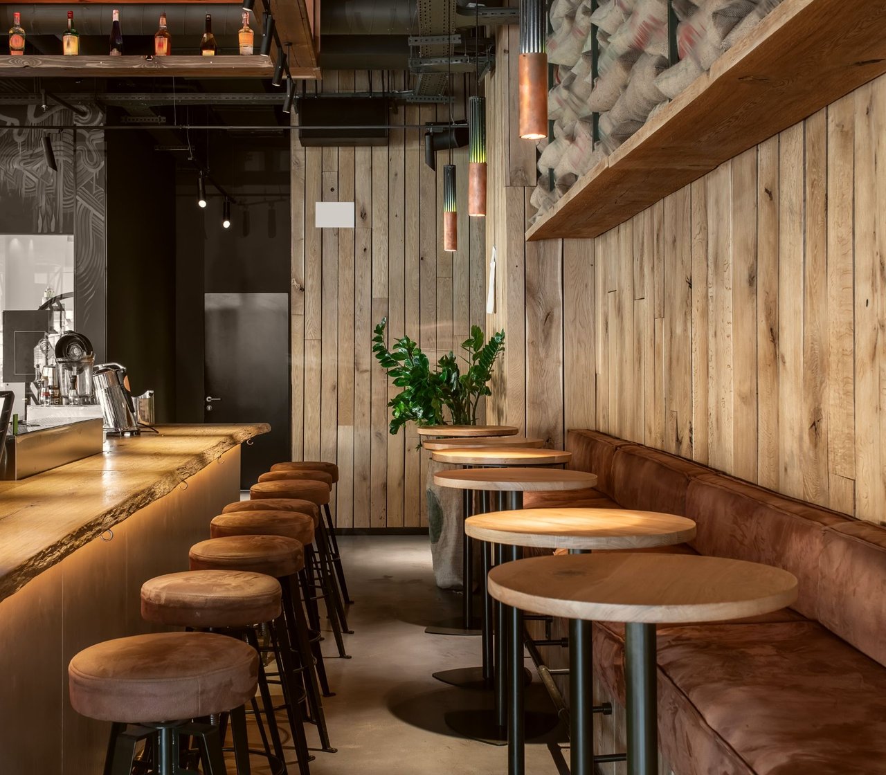 Best happy hours in Arlington, Virginia
