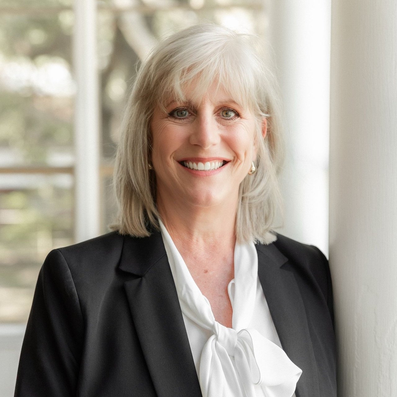 Holly Cange Opelousas, LA Real Estate Agent Headshot