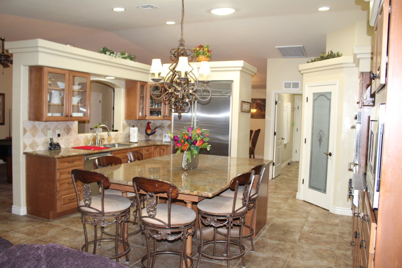 2562 Beverly Glen Dr. 