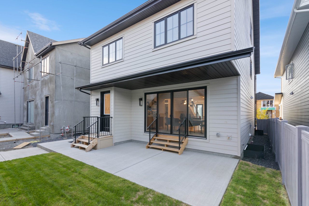 227 Calais Drive SW