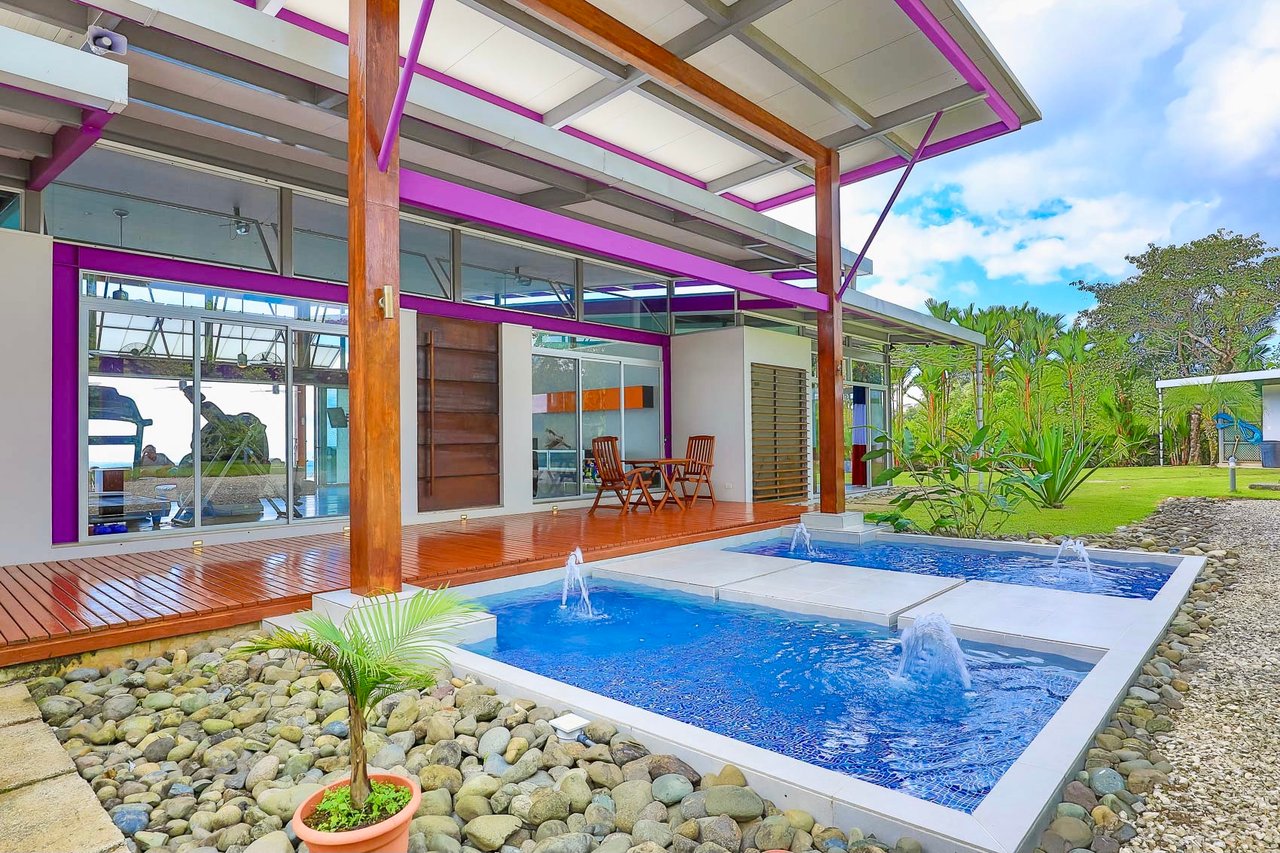Bauhaus Modern Infinity Pool Home, Ojochal, Puntarenas