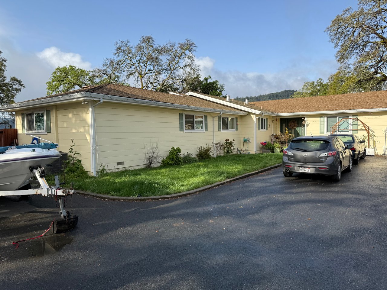 894 N. Cloverdale Blvd.