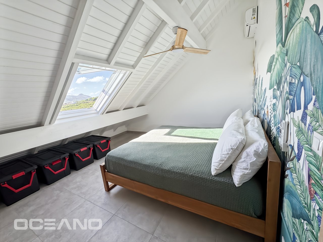 STUNNING 2-BEDROOM DUPLEX WITH ST. BARTHS VIEW – HAUTS DE LA BAIE