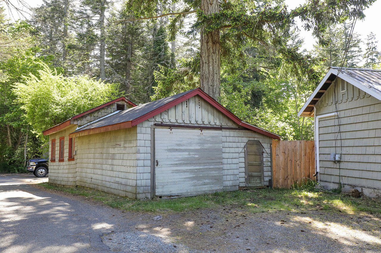 1143 Denny Rd