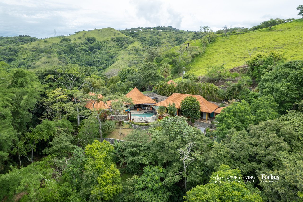 21476 - House: Balinese-Inspired Luxury Home for Sale in Atenas