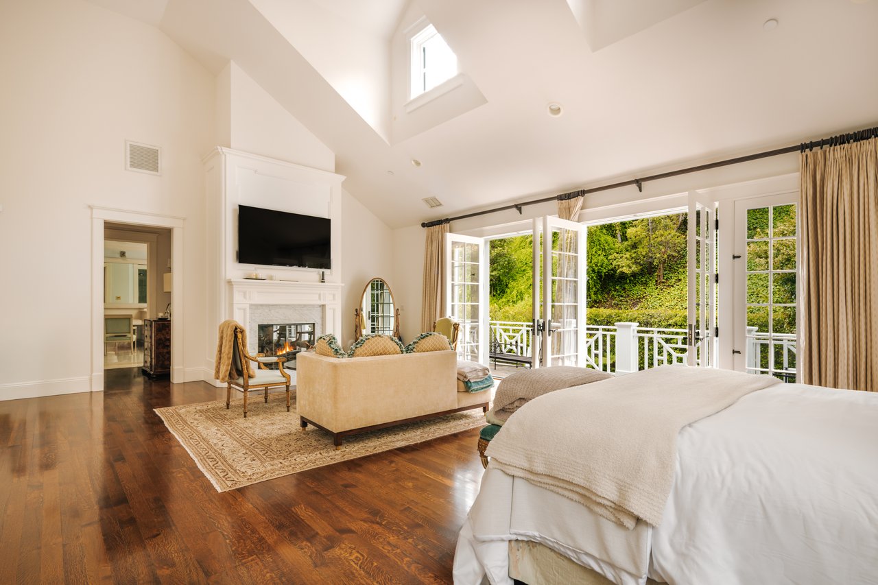 2435 Mandeville Canyon Rd 