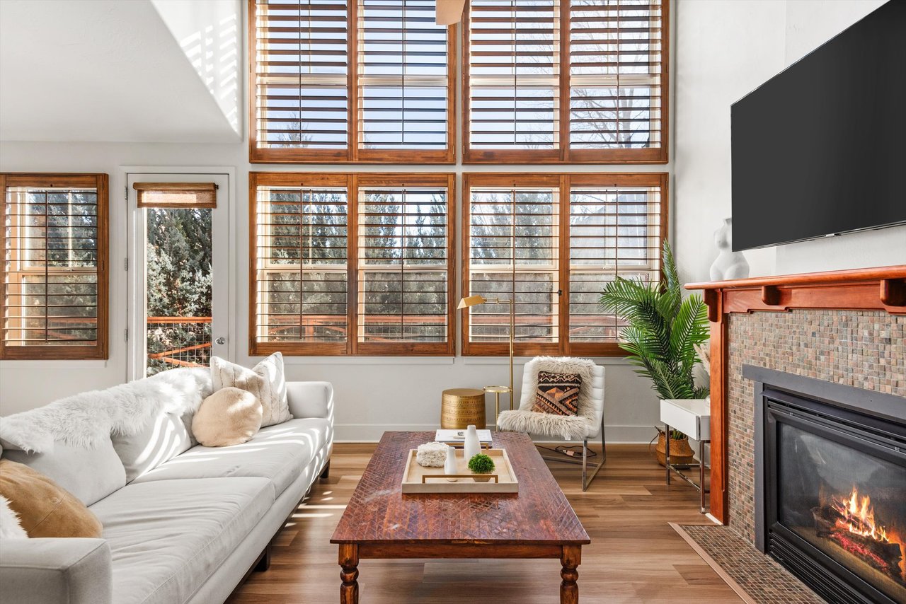 Bright and Stylish Townhome in the Heart of Willits