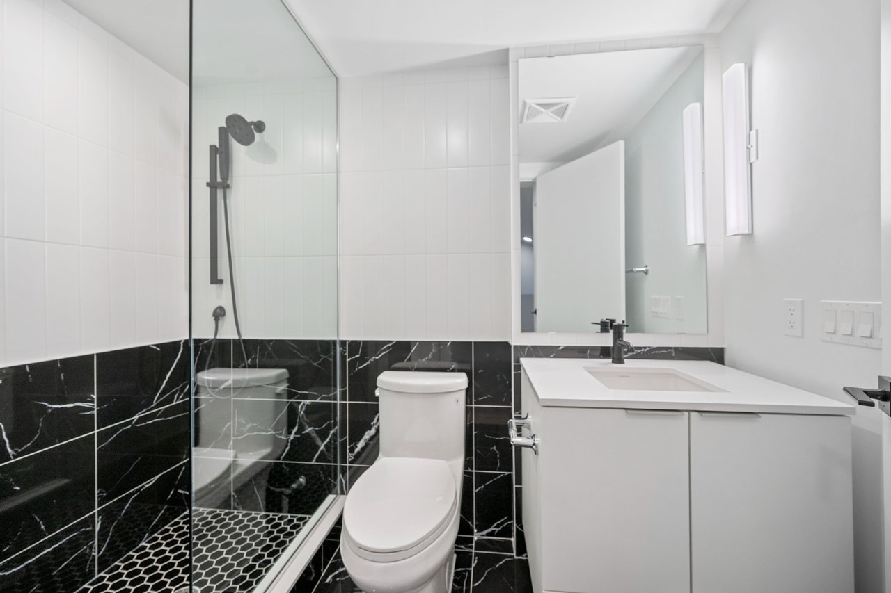 327 King Street W Unit: 306