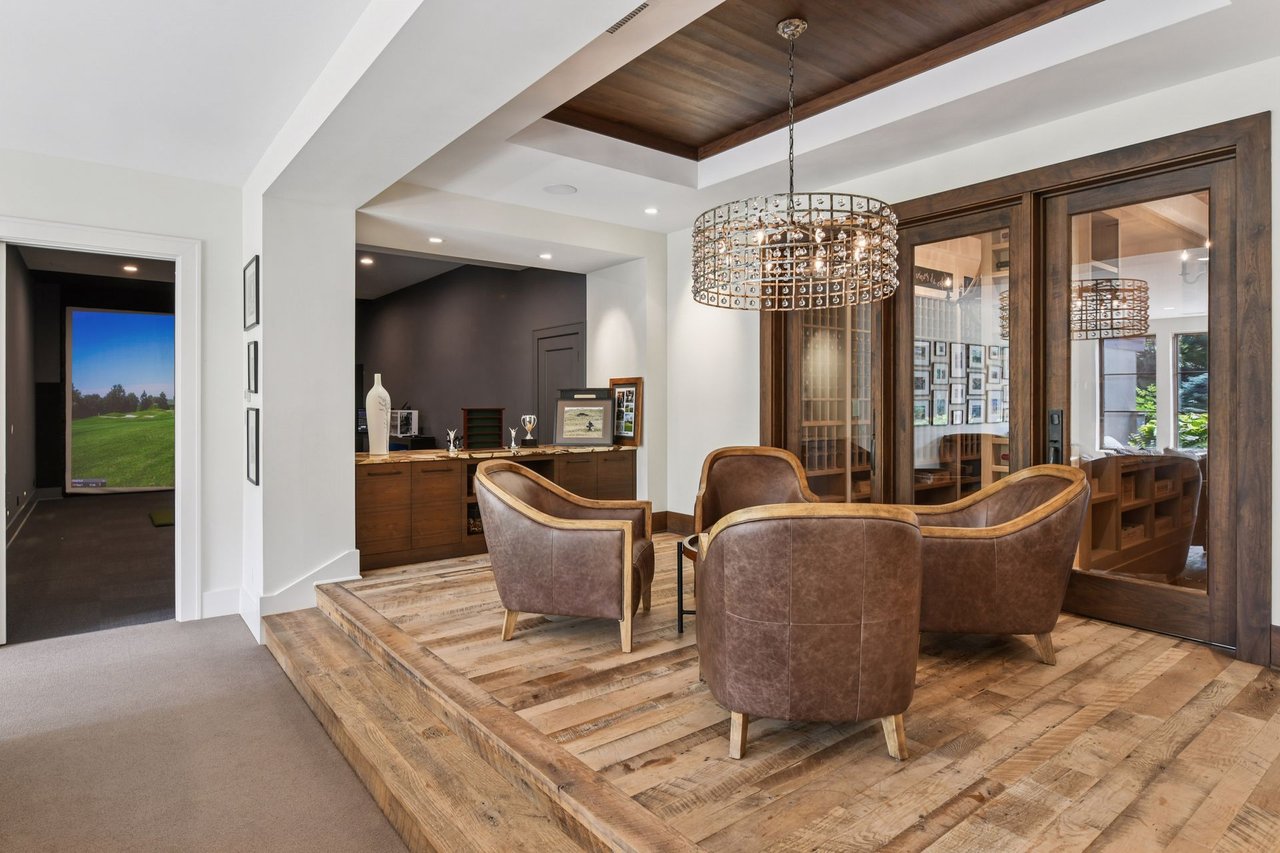 8 Circle W, Edina