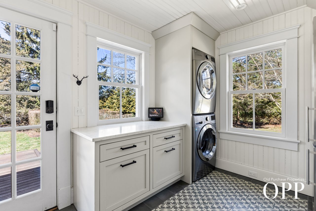 A MOVE-IN READY BELLPORT ORIGINAL