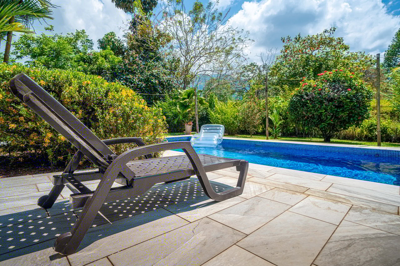 Beautiful Casa Tucán Escape, Tres Rios,  Gorgeous Mountain View with Room to Build!