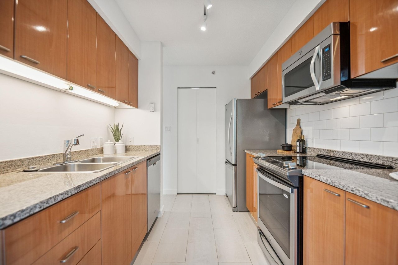1200 W Georgia St, #706