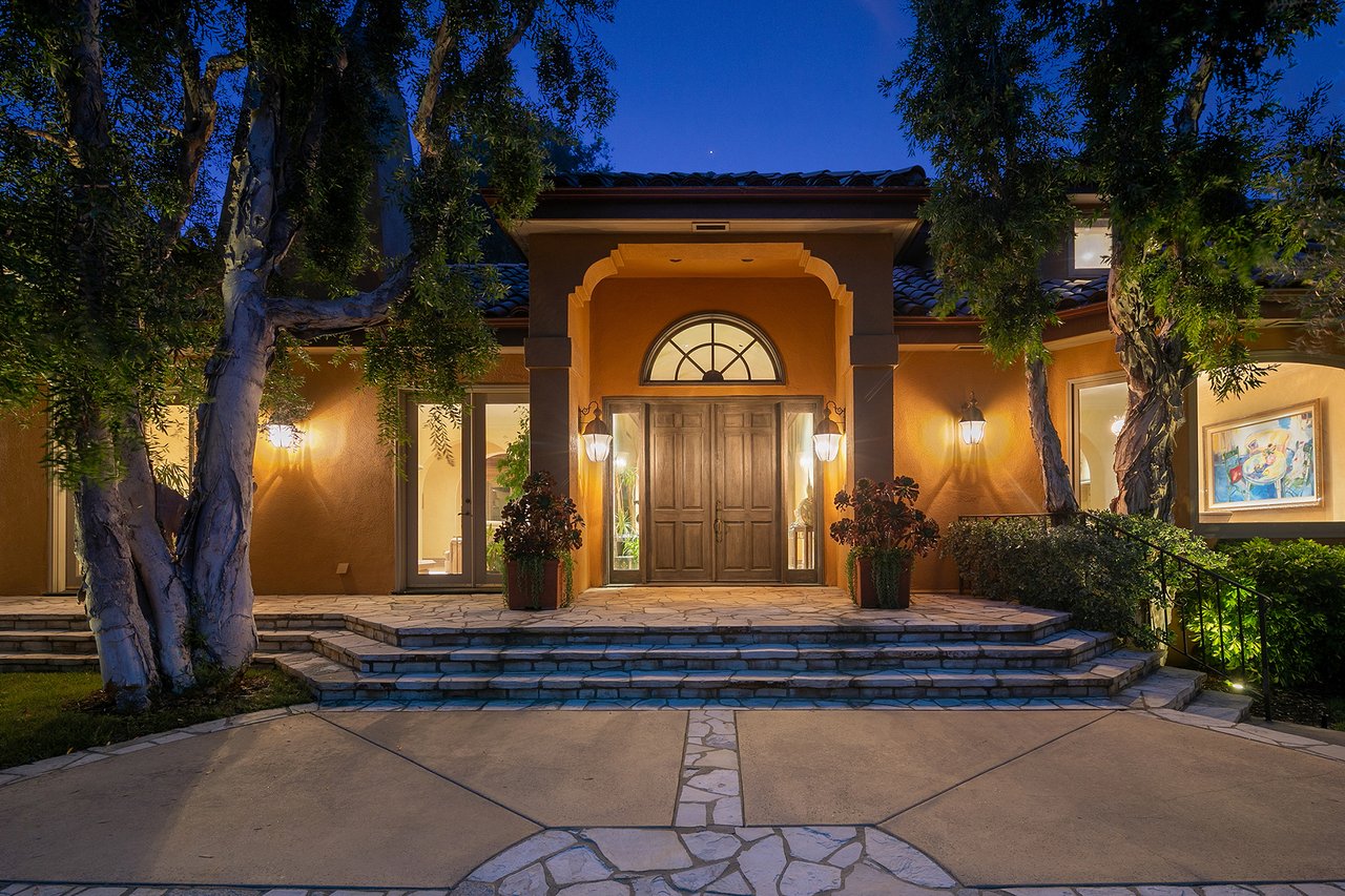 2719 Benedict Canyon Drive