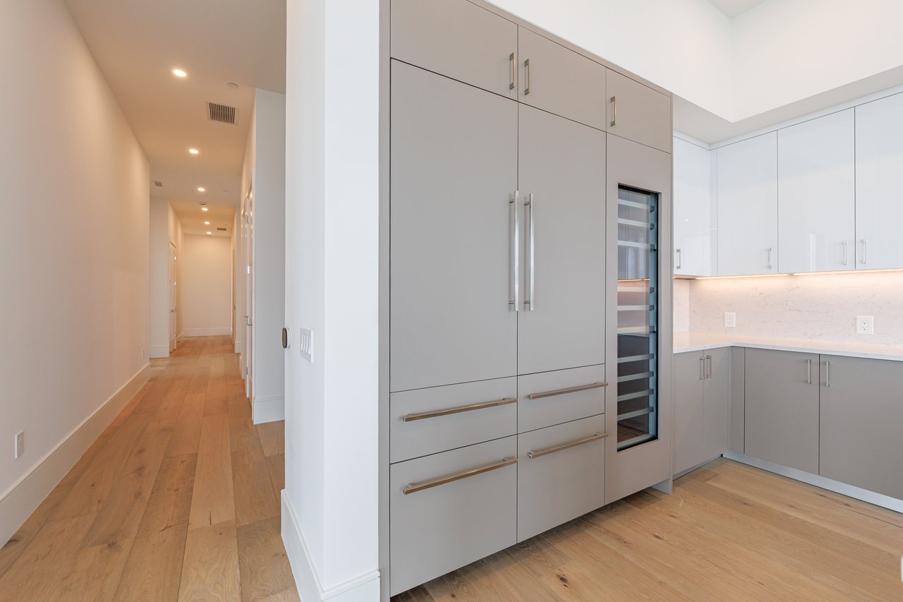 2425 Peachtree Road Unit 1806