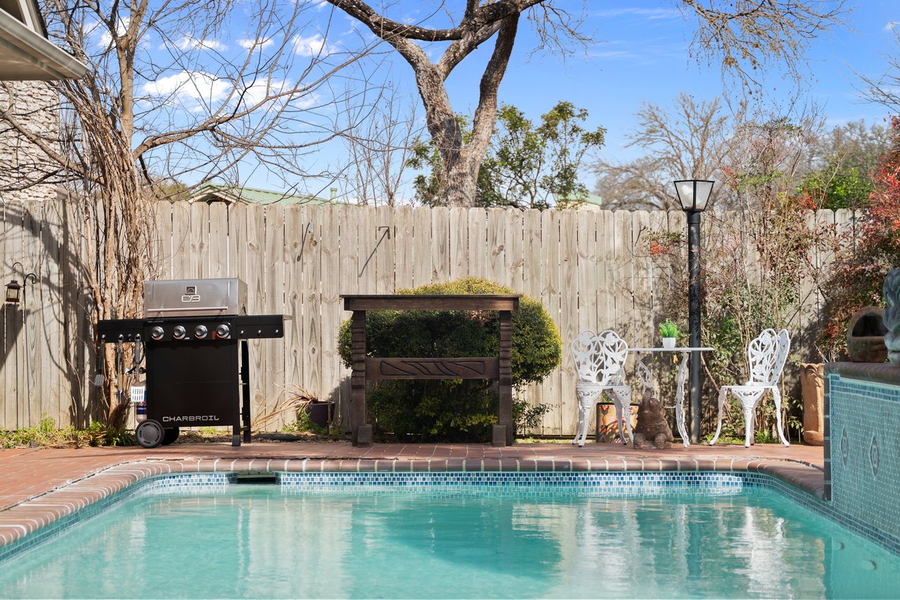 Bloom & Float Getaway 🌸 | Pool Home 5mi to SoCo