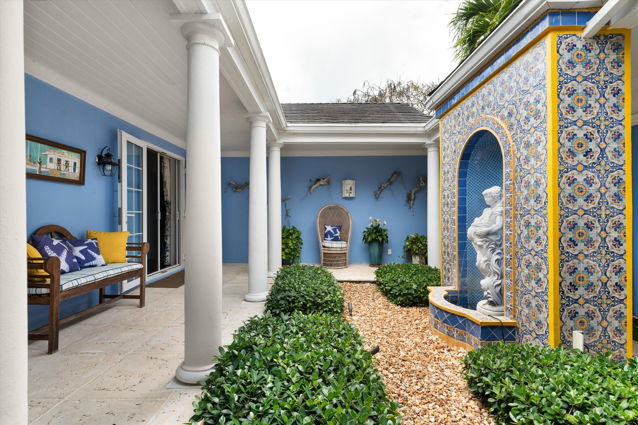 Little Southern Comfort in Lyford Cay