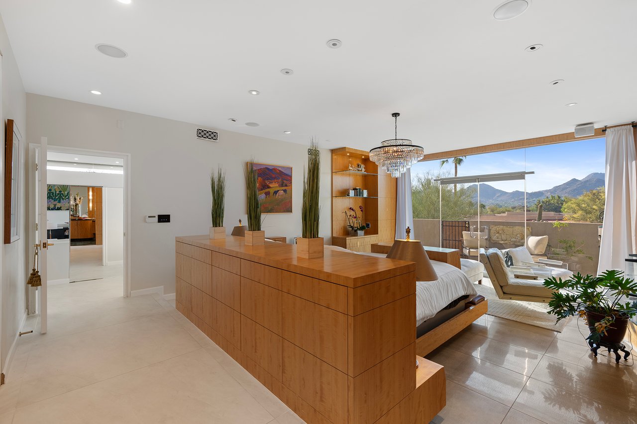 5905 N ECHO CANYON Lane