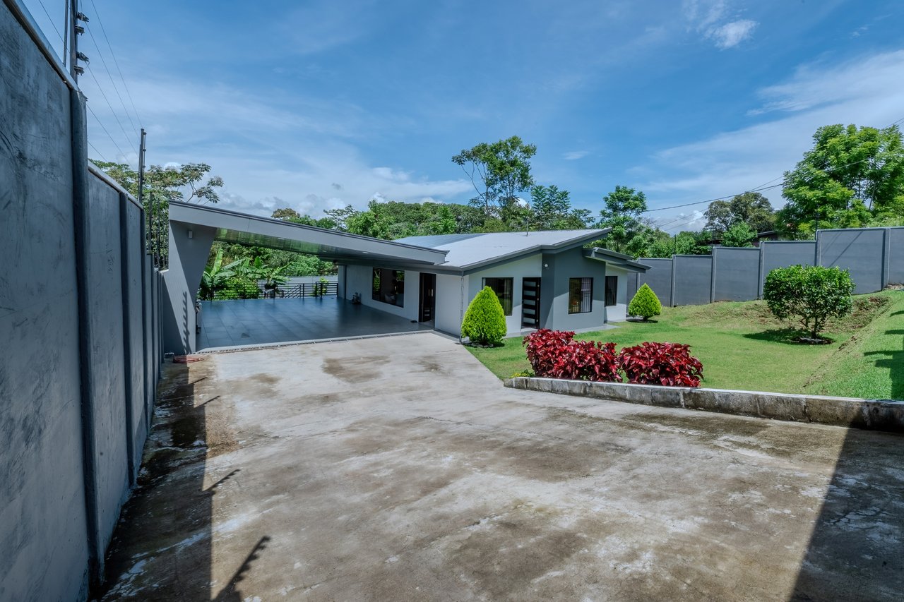 Spacius Home in Pérez Zeledón | 3 bedrooms, 3 Bathrooms 