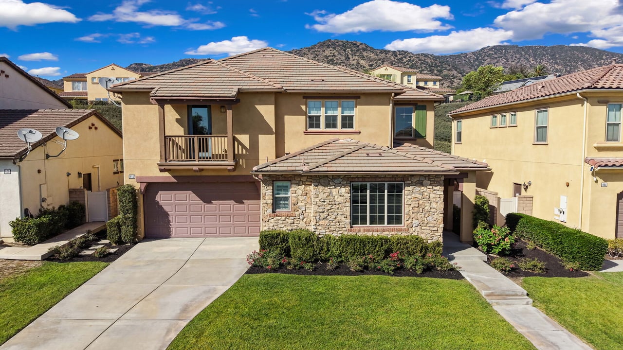 885 E Manresa