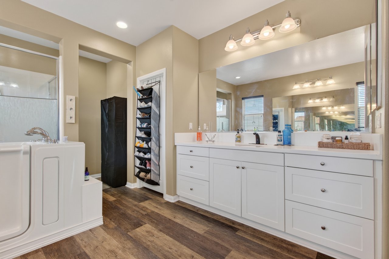 27867 Huron Ct