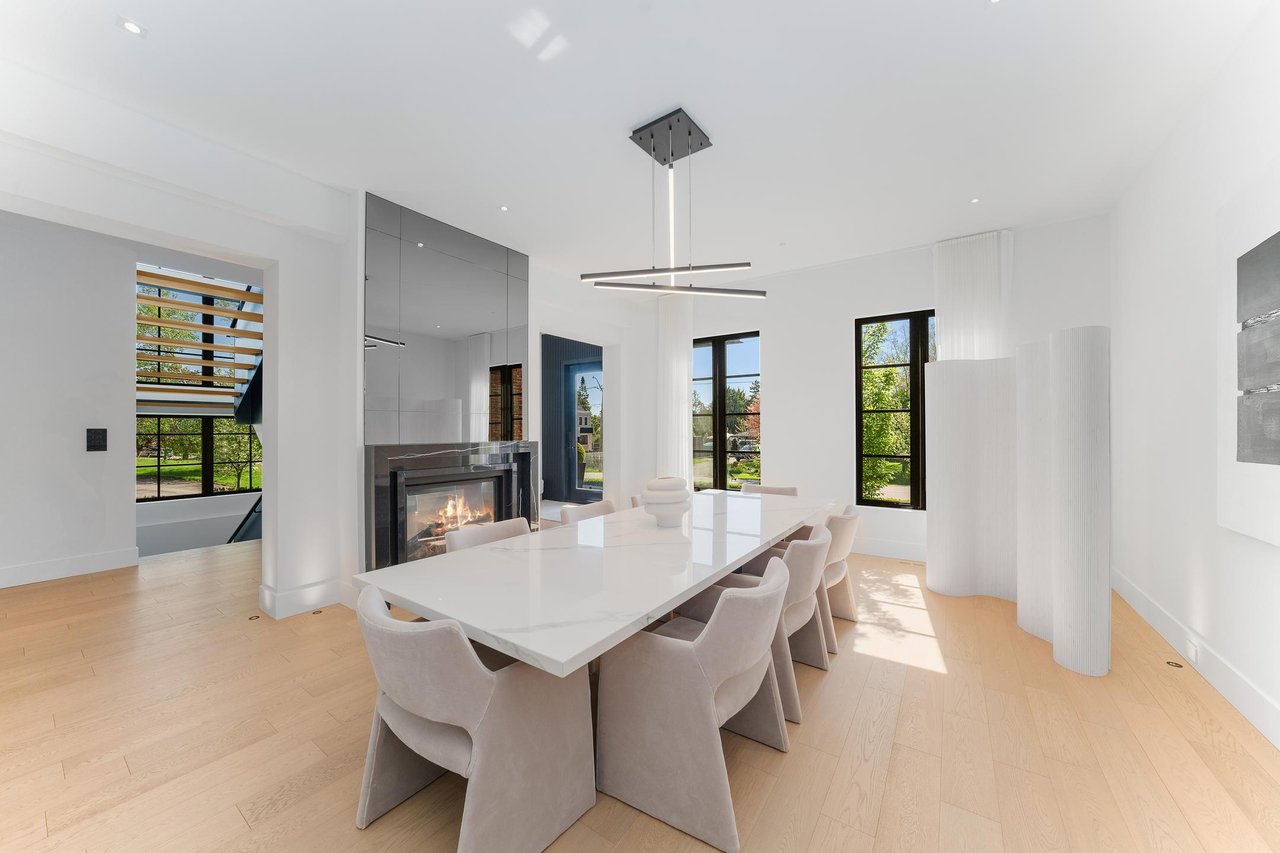 6 Forestave Crescent
