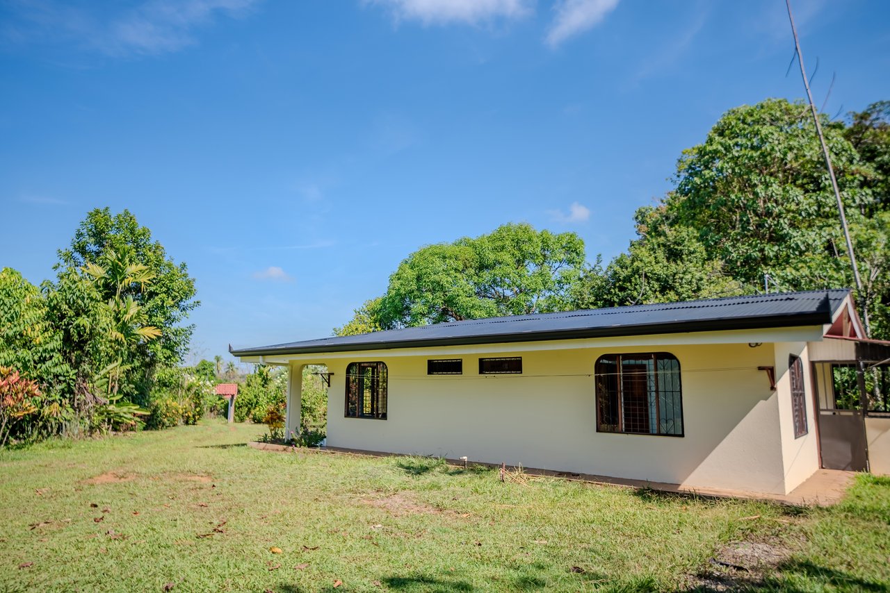 Vista Serena, beautiful House surrounded by nature in Villa Nueva de Quepos