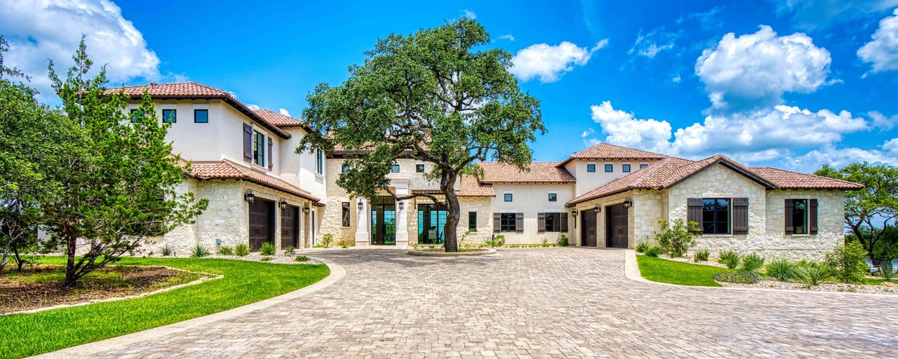 Luxury Hill Country home with mature oak trees in the Boerne and Fair Oaks Ranch area of Texas