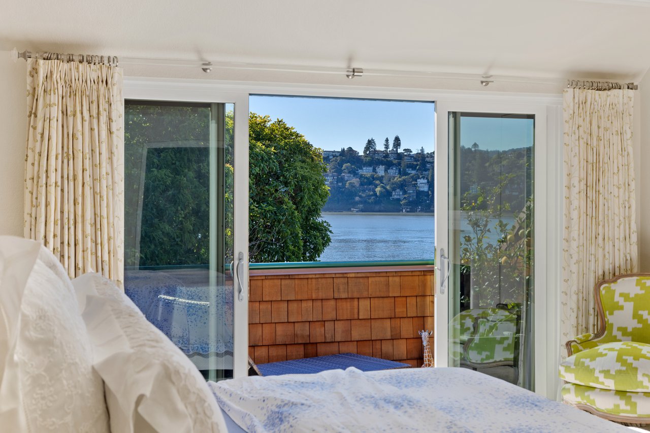 Luxurious End Unit in Point Tiburon