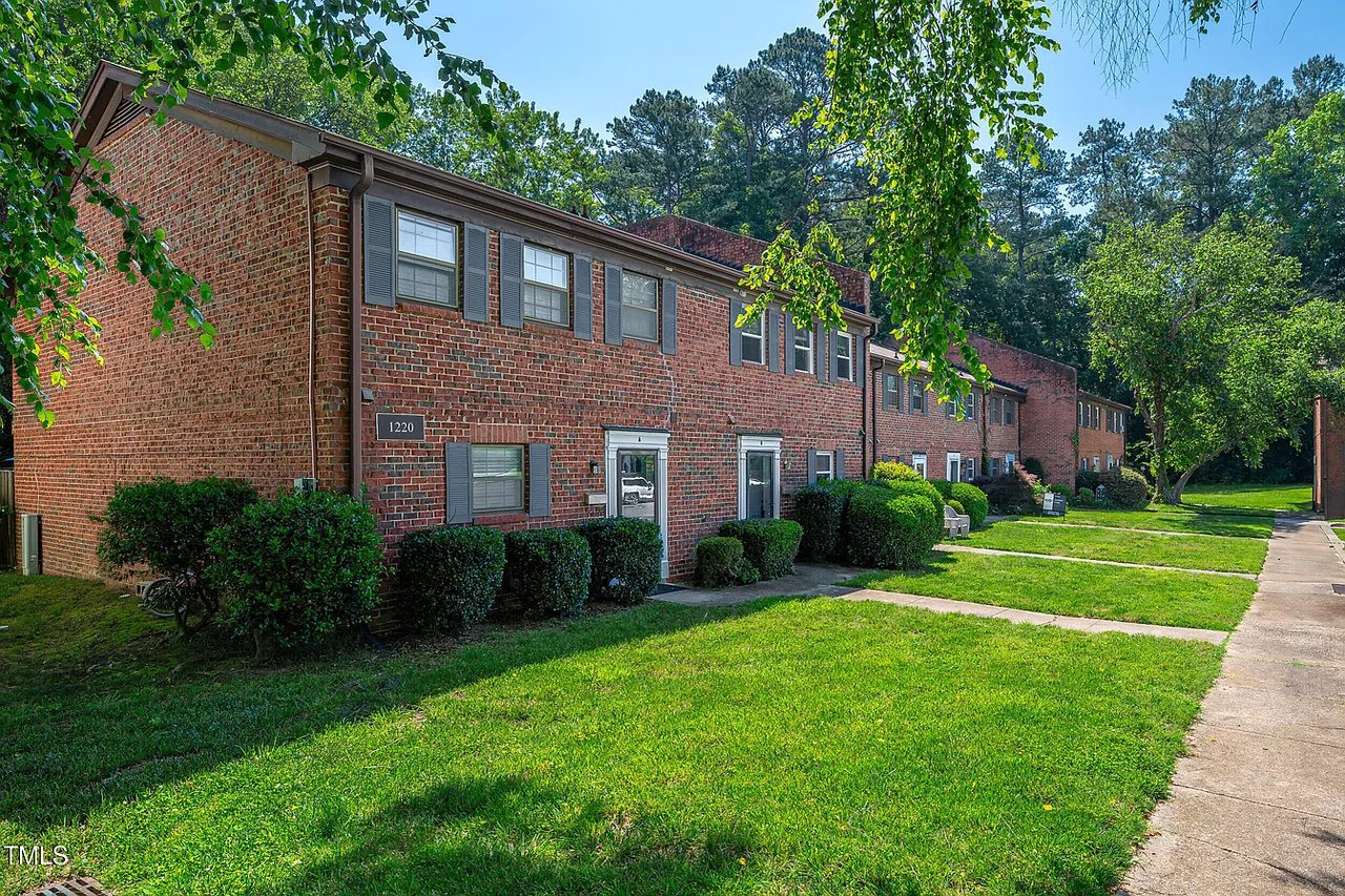 1220 Manassas Ct APT B