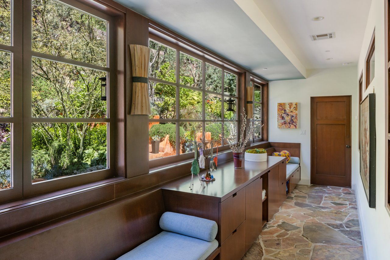 2669 Harlesden Ct, Hollywood Hills