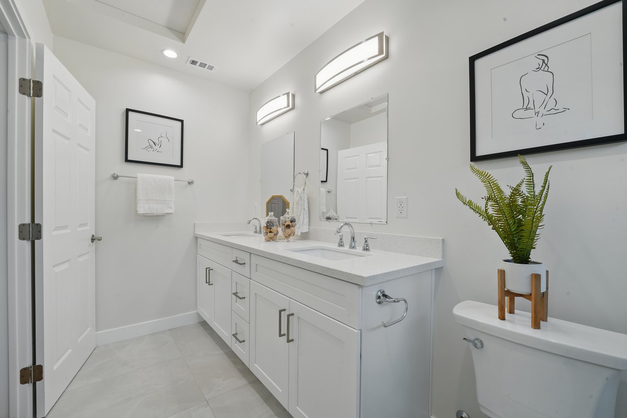 4 Units in North Hollywood