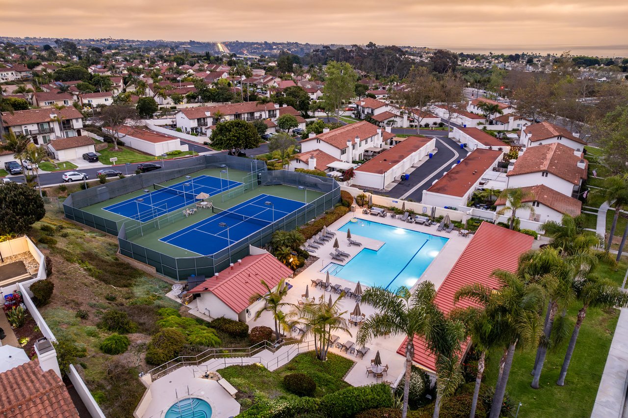 Las Playas vs. Altamira: Comparing Coastal Carlsbad Communities
