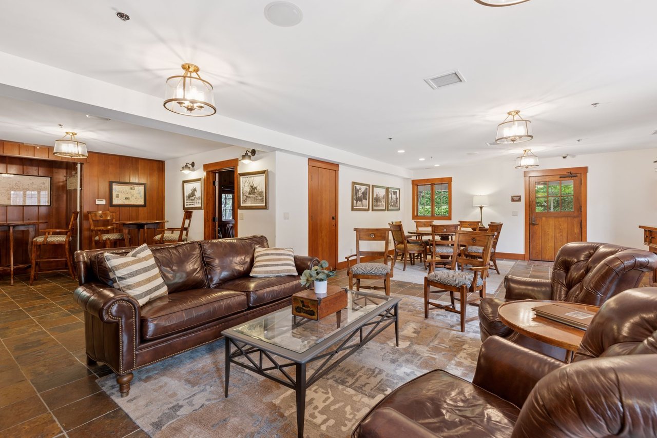 405 Carpenters Point, Wayzata