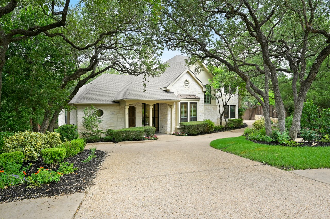 2704 Regents Park