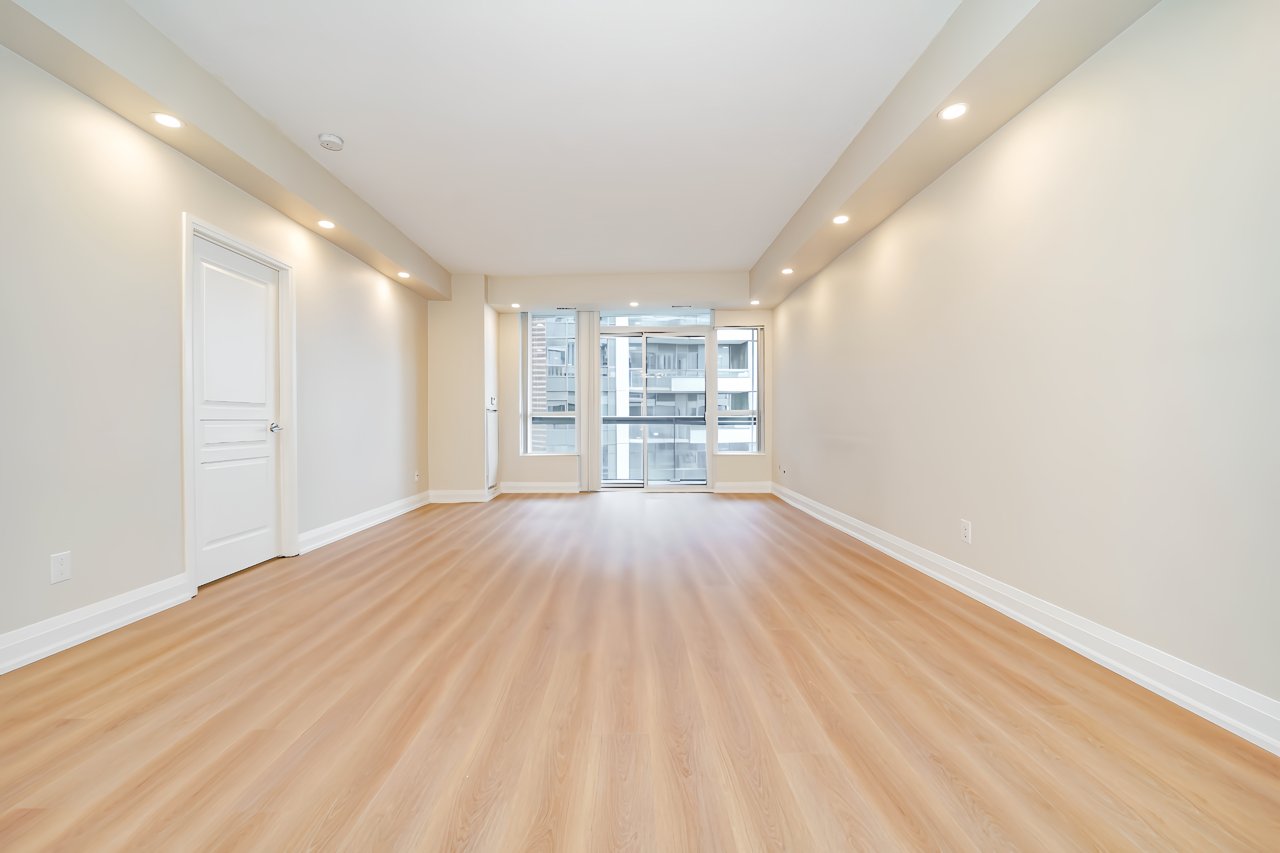 1 Hurontario St 308