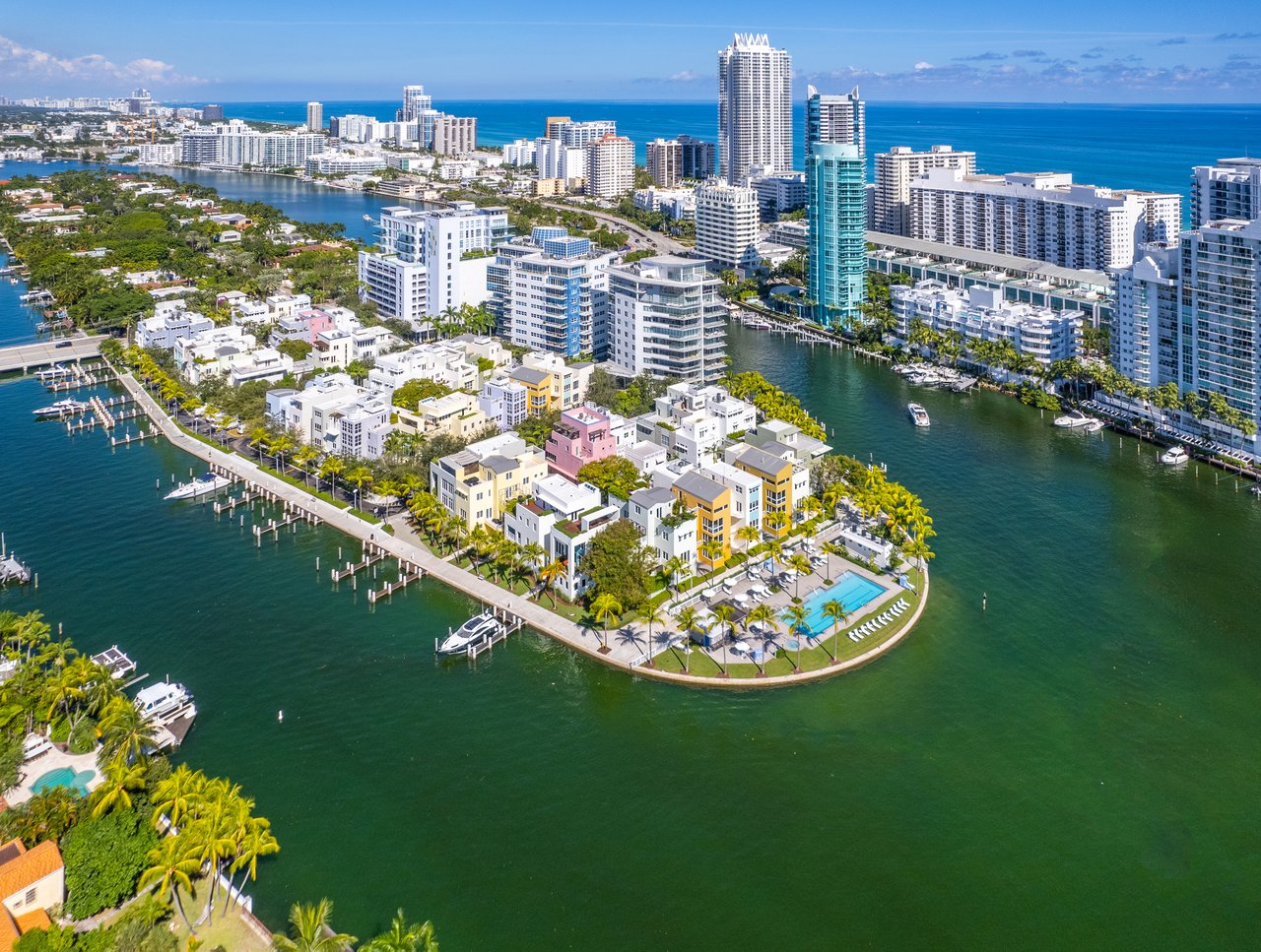Aqua Gorlin Residence 703