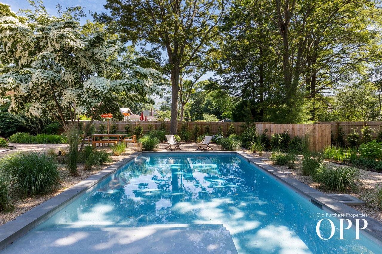 A BELLPORT VILLAGE RETREAT