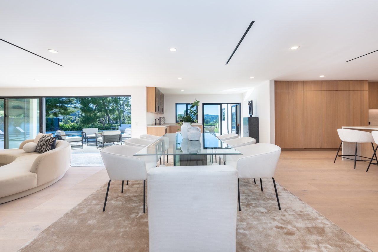 17969 Medley Drive, Encino