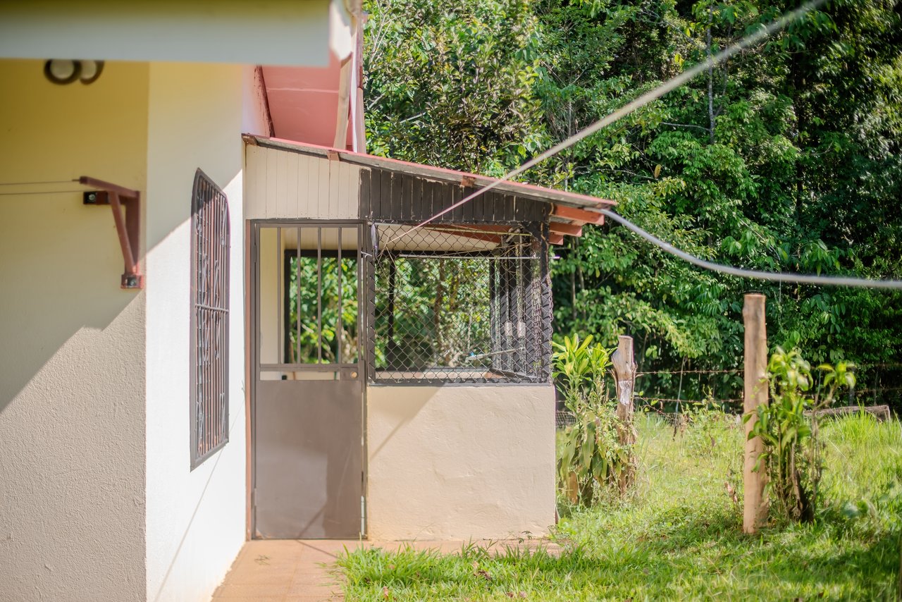 Vista Serena, beautiful House surrounded by nature in Villa Nueva de Quepos