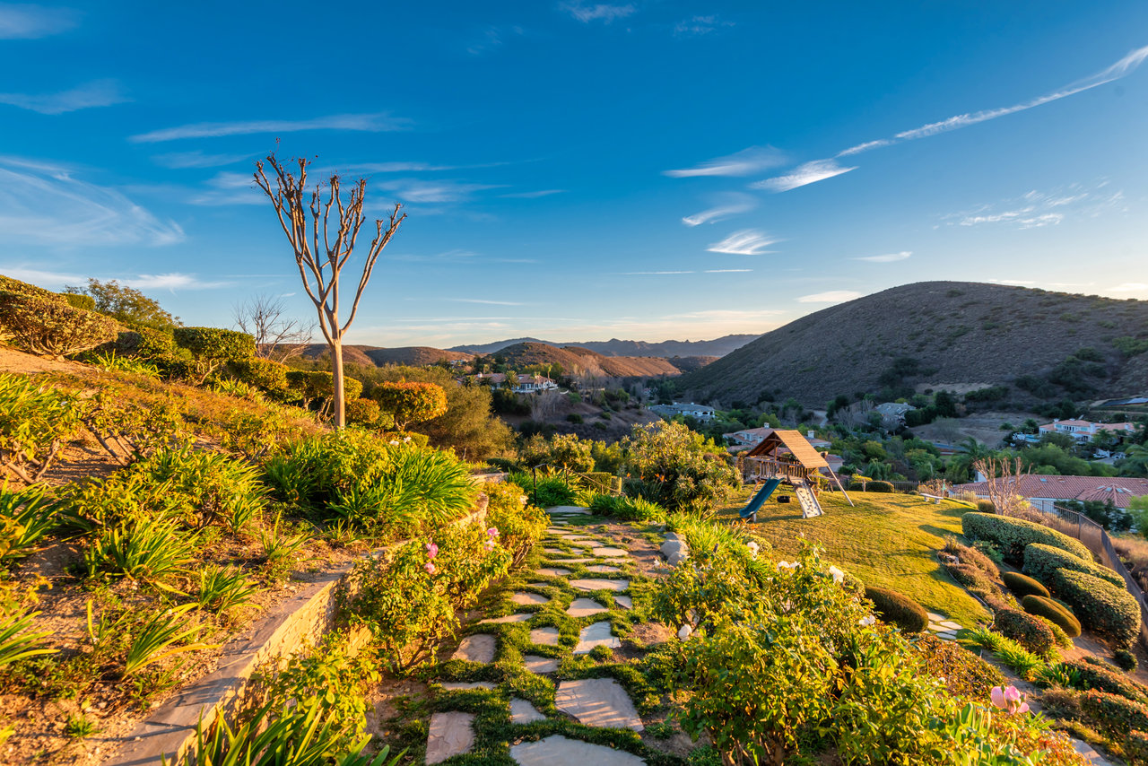 996 Vista Ridge Lane