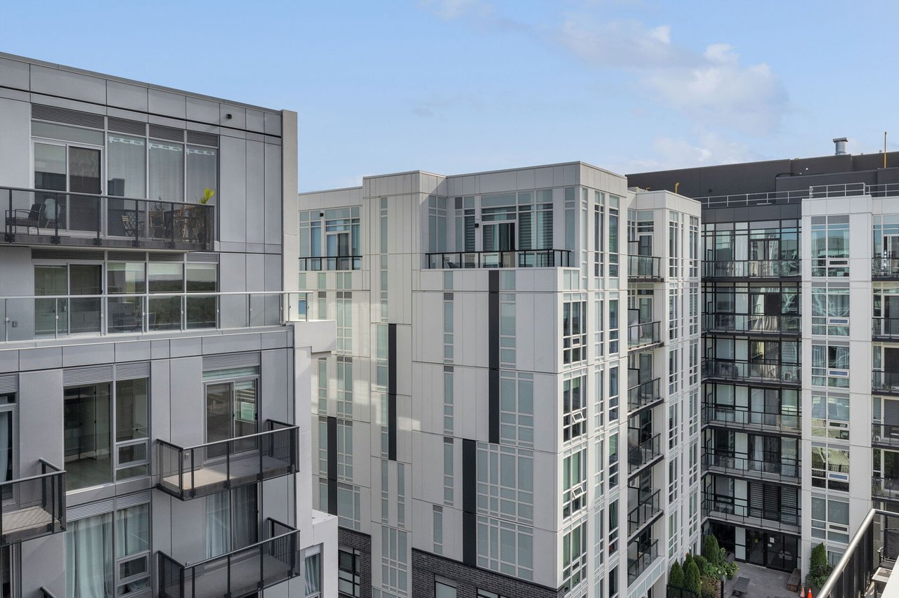 720-2450 Old Bronte Road Unit: 720