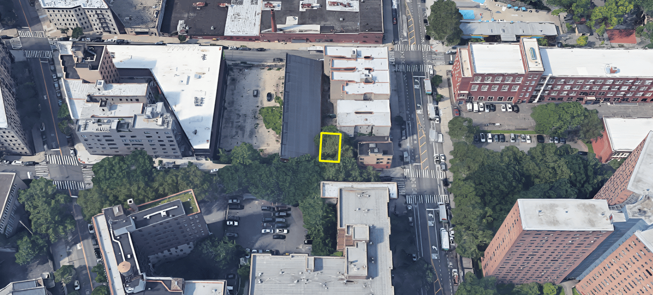 498 W 130th St