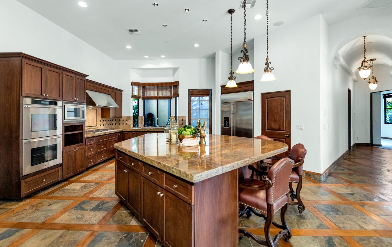 7233 E ROYAL PALM RD