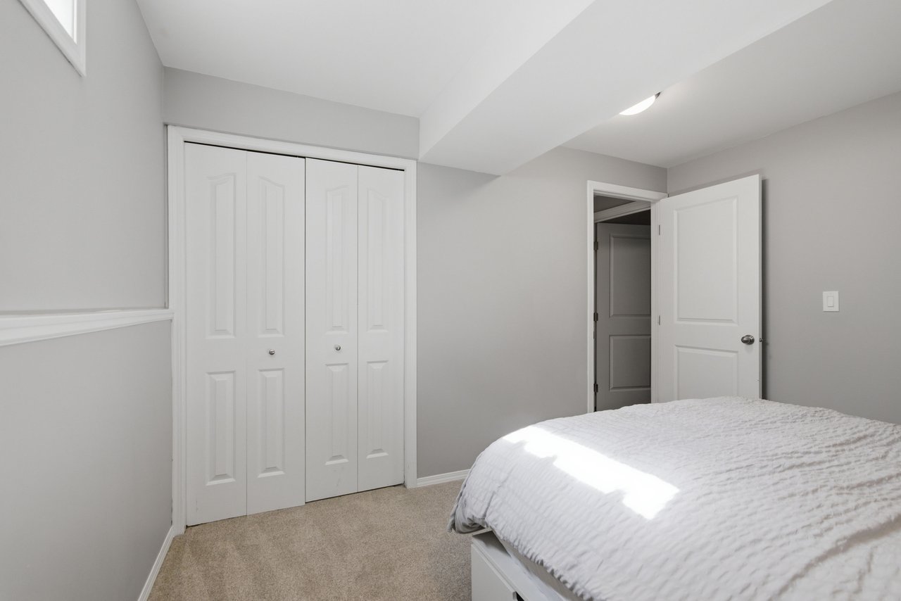 559 Deerpath Court SE