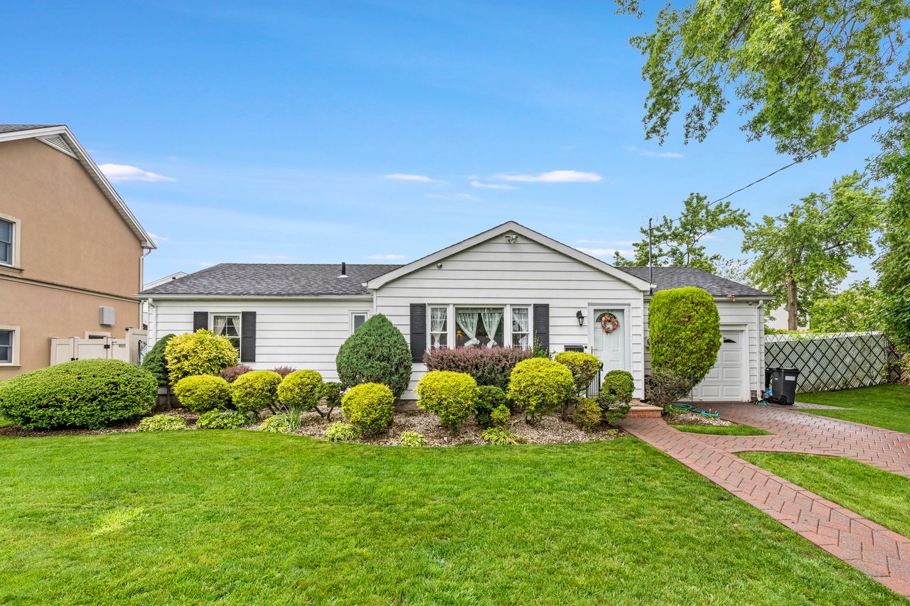 19 Albourne Avenue E, Huguenot SI, Charming Ranch Home Tour