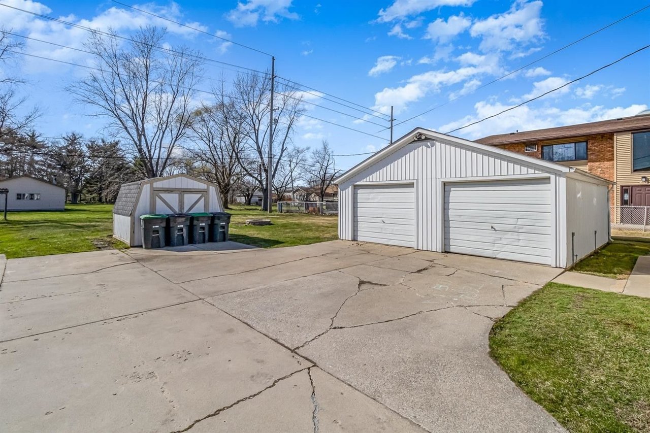 618-622 N Shelby Pl, Hobart, IN