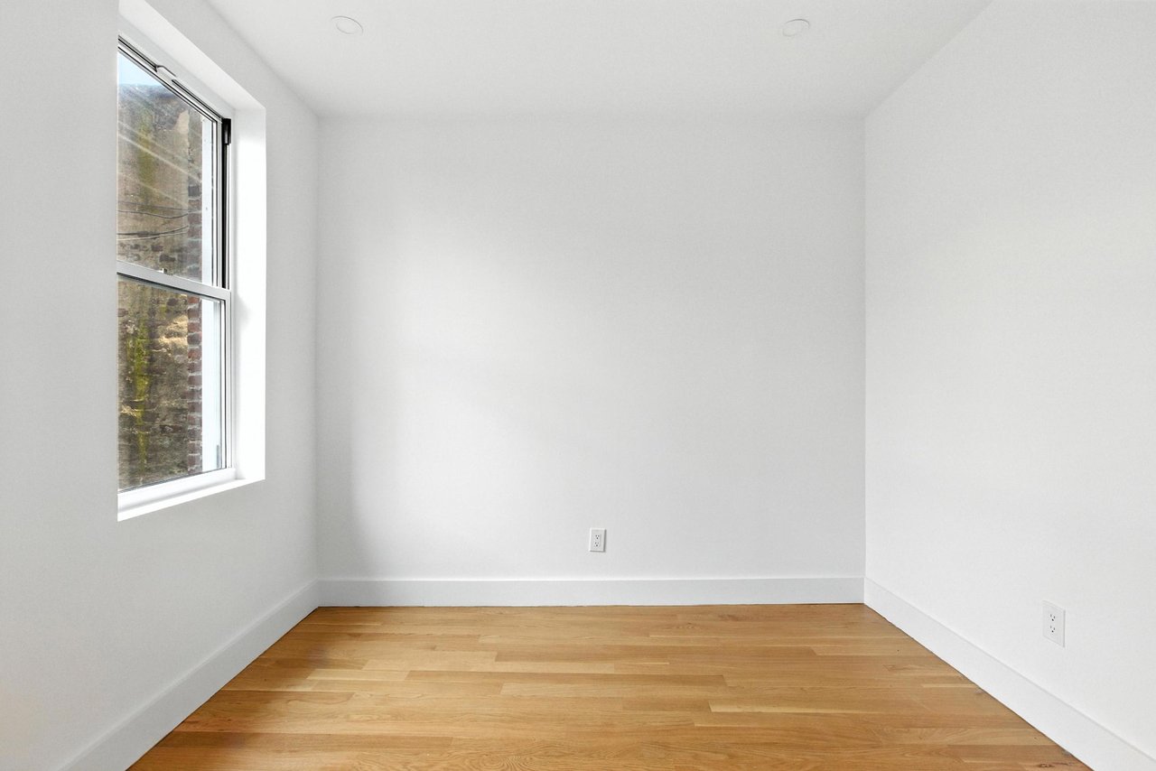75 Baxter Street, #32