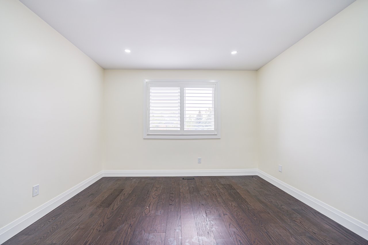 1126 Berkshire Crt