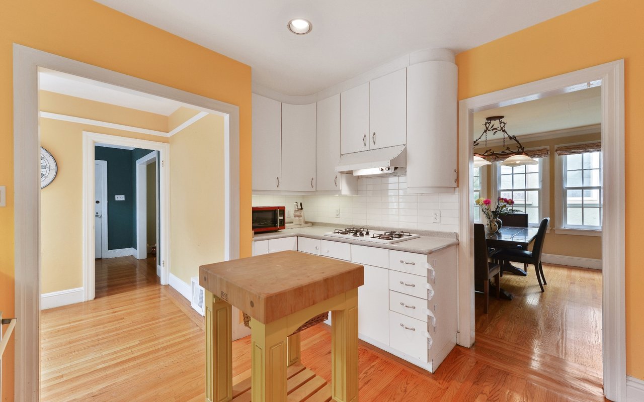 905 Portola Dr